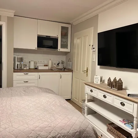 No 8 Stilvolles 2 Personen Mit Separatem Eingang Mit Direkter Zuganbindung Lägenhet *