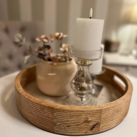 No 8 Stilvolles 2 Personen Mit Separatem Eingang Mit Direkter Zuganbindung Lägenhet